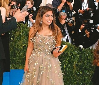 Isha Ambani, daughter of Mukesh and Nita Ambani's turned many heads with her breathtaking look at the Met Gala 2019. Isha Ambani, daughter of Mukesh and Nita Ambani's turned many heads with her breathtaking look at the Met Gala 2019.