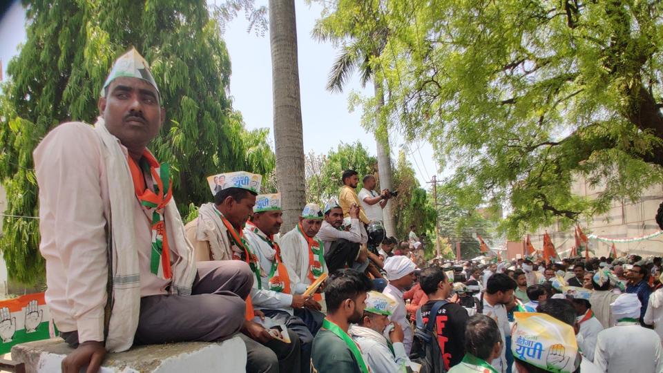 Congress supporters gathered outside the office of Rae Bareli constituency’s returning officer waitiing for Rahul Gandhi to file the nomination papers (X/SaubhadraC)
