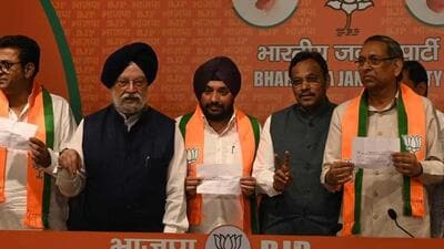 :Arvinder Singh Lovely joined the BJP on Saturday along with former Delhi minister Rajkumar Chauhan, and two former MLAs (HT Photo/Arvind Yadav) :Arvinder Singh Lovely joined the BJP on Saturday along with former Delhi minister Rajkumar Chauhan, and two former MLAs (HT Photo/Arvind Yadav)