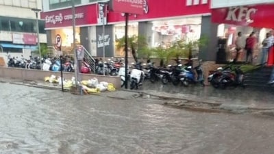 The Bengaluru city traffic police department issued a waterlogging alert via social media after the city was blessed with its first heavy spell of rain in over five months. (@blrcitytraffic/X) The Bengaluru city traffic police department issued a waterlogging alert via social media after the city was blessed with its first heavy spell of rain in over five months. (@blrcitytraffic/X)