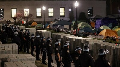 FILE PHOTO: Police stand guard near an encampment of protesters supporting Palestinians on the grounds of Columbia University, during the ongoing conflict between Israel and the Palestinian Islamist group Hamas, in New York City, U.S., April 30, 2024. REUTERS/Caitlin Ochs/File Photo (REUTERS)