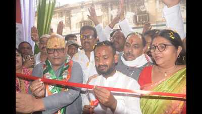 Pramod Das of Kabir Mutt inaugurating the central election office of Ajay Rai in Lahurabir area of Varanasi. (Rajesh Kumar)