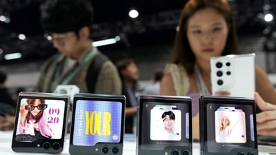 FILE - Samsung Galaxy Z Flip 5 Phones displayed in Seoul, South Korea, July 26, 2023. Global smartphone shipments rose nearly 8% in the first quarter, according to preliminary data from International Data Corp. It's the third straight quarter of shipment growth and marks the return of Samsung to No. 1. (AP Photo/Ahn Young-joon, file) (AP) FILE - Samsung Galaxy Z Flip 5 Phones displayed in Seoul, South Korea, July 26, 2023. Global smartphone shipments rose nearly 8% in the first quarter, according to preliminary data from International Data Corp. It's the third straight quarter of shipment growth and marks the return of Samsung to No. 1. (AP Photo/Ahn Young-joon, file) (AP)