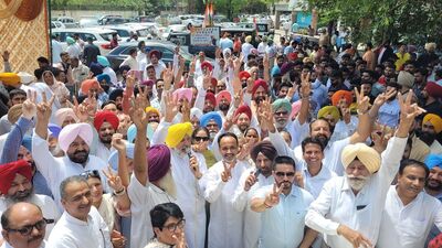 The former Sangrur MP reached the Phase 1 office of former health minister Balbir Singh Sidhu. (HT Photo)
