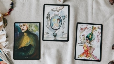 A complete guide to Oracle tarot cards. (Unsplash) A complete guide to Oracle tarot cards. (Unsplash)