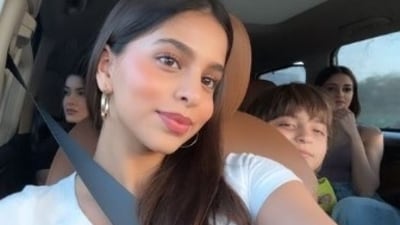 Suhana Khan shares a car selfie with Shanaya Kapoor, AbRam, and Ananya Panday
