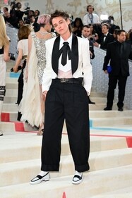 Kristen Stewart proved that less is more at the 2023 Met Gala, rocking a short messy hairdo and little to no makeup on her face. (Getty Images) Kristen Stewart proved that less is more at the 2023 Met Gala, rocking a short messy hairdo and little to no makeup on her face. (Getty Images)