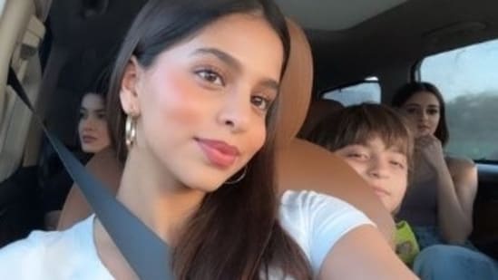 Suhana Khan shares a car selfie with Shanaya Kapoor, AbRam, and Ananya Panday