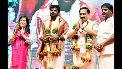 (From left) New Delhi seat Bansuri Swaraj, Tamil Nadu BJP president K Annamalai and Delhi BJP chief Virendra Sachdeva at the Delhi Tamil Sangam in New Delhi on Sunday. (ANI) (From left) New Delhi seat Bansuri Swaraj, Tamil Nadu BJP president K Annamalai and Delhi BJP chief Virendra Sachdeva at the Delhi Tamil Sangam in New Delhi on Sunday. (ANI)