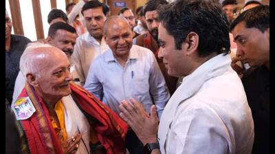 BJP’s Noida MLA Pankaj Singh interacts with senior citizens while campaigning for Rajnath Singh in Lucknow on May 5. (Sourced) BJP’s Noida MLA Pankaj Singh interacts with senior citizens while campaigning for Rajnath Singh in Lucknow on May 5. (Sourced)