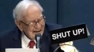Concluding his 2024 Berkshire Hathaway annual meeting, Warren Buffett showed a “Shut up” as he said, “Just in case, you know my advice to myself would be…has been during this period.” (CNBC) Concluding his 2024 Berkshire Hathaway annual meeting, Warren Buffett showed a “Shut up” as he said, “Just in case, you know my advice to myself would be…has been during this period.” (CNBC)