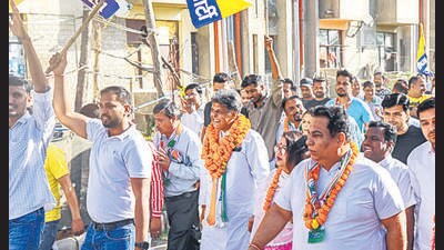 Congress’ candidate Manish Tewari during a foot march in Chandigarh on Sunday. (HT Photo) Congress’ candidate Manish Tewari during a foot march in Chandigarh on Sunday. (HT Photo)