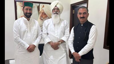 Himacgal chief minister Sukhvinder Singh Sukhu and Shimla candidate Vinod Sultanpuri with Gurinder Singh Dhillon, head of Radha Soami Satsang Beas in Paror, Kangra, on Sunday. (HT Photo) Himacgal chief minister Sukhvinder Singh Sukhu and Shimla candidate Vinod Sultanpuri with Gurinder Singh Dhillon, head of Radha Soami Satsang Beas in Paror, Kangra, on Sunday. (HT Photo)