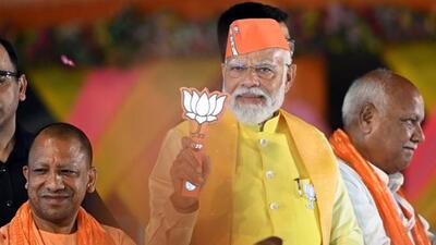 Prime Minister Narendra Modi and chief minister Yogi Adityanath during a road show in Ayodhya on Sunday evening. (Deepak Gupta/Hindustan Times)