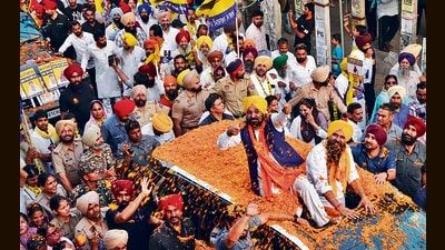 Punjab CM Bhagwant Mann with AAP’s Anandpur Sahib candidate Malvinder Singh Kang during a roadshow in Kharar on Sunday. (HT photo) Punjab CM Bhagwant Mann with AAP’s Anandpur Sahib candidate Malvinder Singh Kang during a roadshow in Kharar on Sunday. (HT photo)