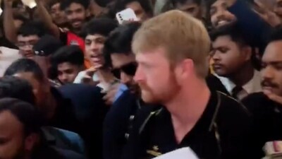Heinrich Klaasen gets mobbed by fans. Heinrich Klaasen gets mobbed by fans.