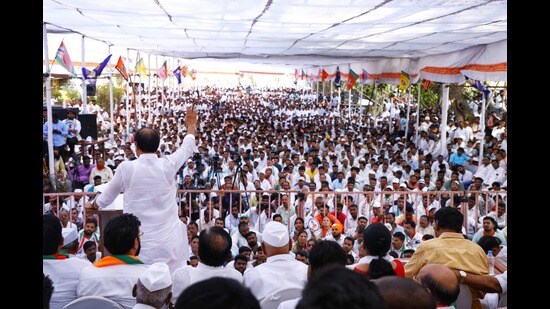 In a final push to garner votes, leaders of several parties held rallies and programmes as campaigning ended Sunday for elections in 11 of the 48 Lok Sabha seats in Maharashtra. (HT PHOTO)