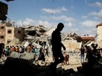 Palestinians inspect the site of an Israeli strike on a house, amid the ongoing conflict between Israel and Hamas, in Rafah, in the southern Gaza Strip May 5, 2024. REUTERS/Hatem Khaled      TPX IMAGES OF THE DAY