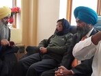 Arvind Kejriwal interacting with Sikh leaders at Gurudwara Richmond Hills in New York, as per Munish Raizada. Arvind Kejriwal interacting with Sikh leaders at Gurudwara Richmond Hills in New York, as per Munish Raizada.
