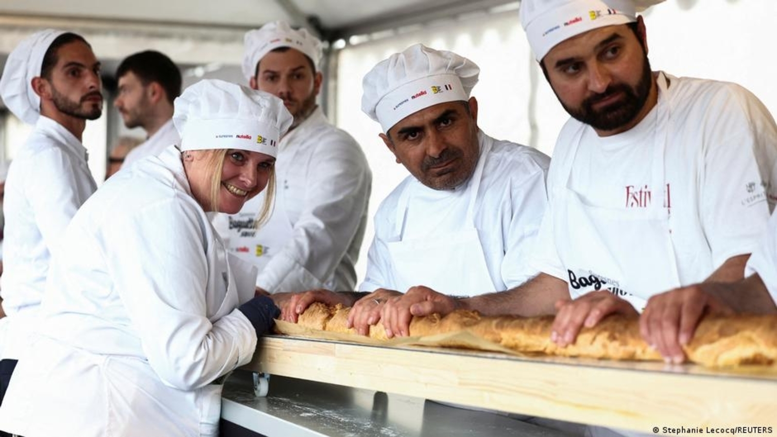 French bakers recapture world's longest baguette title by creating a 461-foot-long baguette - Vimarsana News