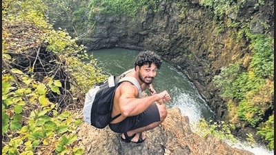 Mira Road trekker dies while performing stunt for a reel in Palghar’s Dhabosa waterfall