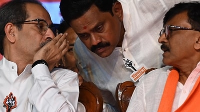 Uddhav Thackeray, Rajan Vichare and Sanjay Raut at a rally in Airoli. (Photo by Bachchan Kumar/ HT PHOTO)