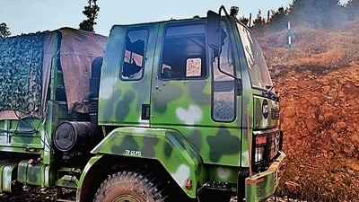 A damaged IAF truck in Poonch on Saturday. (ANI) (HT_PRINT) A damaged IAF truck in Poonch on Saturday. (ANI) (HT_PRINT)