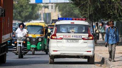 A vehicle on the wrong side of the Shaheen Bagh road near Shram Vihar in New Delhi on Monday. (Raj K Raj/HT Photo) A vehicle on the wrong side of the Shaheen Bagh road near Shram Vihar in New Delhi on Monday. (Raj K Raj/HT Photo)