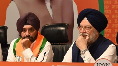 Arvinder Singh Lovely with union minister Hardeep Singh Puri at BJP headquarters in New Delhi on Saturday. (Arvind Yadav/HT Photo) Arvinder Singh Lovely with union minister Hardeep Singh Puri at BJP headquarters in New Delhi on Saturday. (Arvind Yadav/HT Photo)