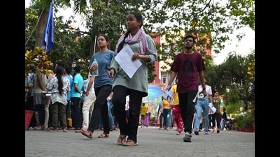 Candidates battle heat, exam stress to take NEET 2024 in Lucknow (Mushtaq/ht) Candidates battle heat, exam stress to take NEET 2024 in Lucknow (Mushtaq/ht)