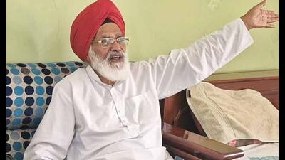 Dullo says the Congress favoured turncoats over loyalists in ticket distribution. He pointed out that of the 12 candidates announced by the party in Punjab so far, seven had affiliations with other political parties. Dullo says the Congress favoured turncoats over loyalists in ticket distribution. He pointed out that of the 12 candidates announced by the party in Punjab so far, seven had affiliations with other political parties.