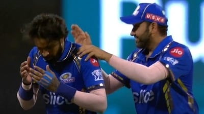 Hardik Pandya picked three wickets during MI vs SRH Hardik Pandya picked three wickets during MI vs SRH