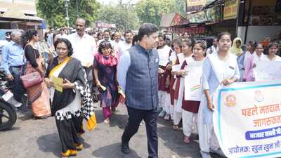 Lucknow University vice chancellor Prof Alok Kumar Rai leading a voter awareness rally in Lucknow. (Sourced) Lucknow University vice chancellor Prof Alok Kumar Rai leading a voter awareness rally in Lucknow. (Sourced)