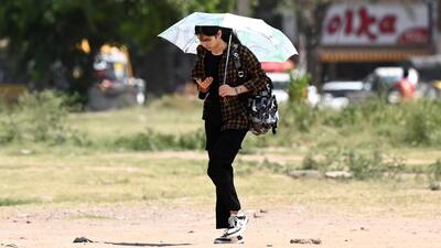 Residents trying to beat the heat in Chandigarh on Monday. (Ravi Kumar/HT)