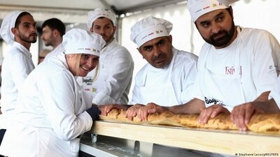 The baguette took 10 hours to make. (DW/Stephanie Lecocq/REUTERS) The baguette took 10 hours to make. (DW/Stephanie Lecocq/REUTERS)
