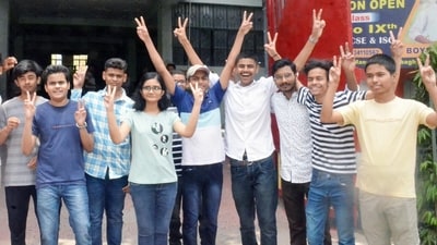 Students of Lohia Nagar Mount Carmel School in Patna celebrates after CISCE 10th, 12th results are announced.&nbsp; (Santosh Kumar/HT Photographer )