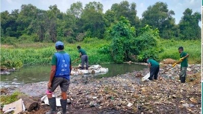 Approximately 59,000 kg of waste is collected from people and then sent for recycling in a day. Approximately 59,000 kg of waste is collected from people and then sent for recycling in a day.