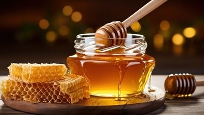Honey helps in improving breathing and lung functioning. It can also help in improving Asthma symptoms and providing relief. (Freepik) Honey helps in improving breathing and lung functioning. It can also help in improving Asthma symptoms and providing relief. (Freepik)