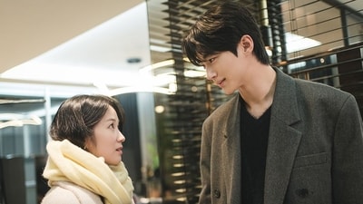 Kim Hye Yoon and Byeon Woo Seok in Lovely Runner Episode 8. (tvN) Kim Hye Yoon and Byeon Woo Seok in Lovely Runner Episode 8. (tvN)