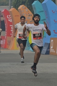 Sundeep Singh running hard towards the finish line during the 2015 Delhi Airtel half-marathon. (Special arrangement) Sundeep Singh running hard towards the finish line during the 2015 Delhi Airtel half-marathon. (Special arrangement)