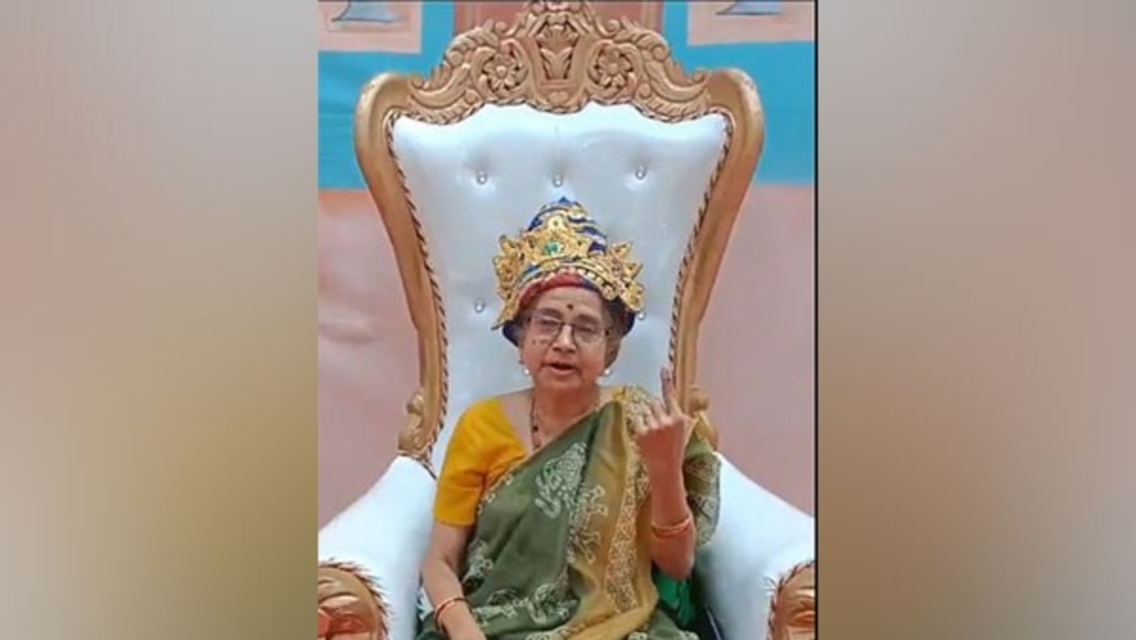Lok Sabha elections: Royal polling booth with king, queen thrones set up in Shivamogga Zilla Panchayat - Vimarsana News