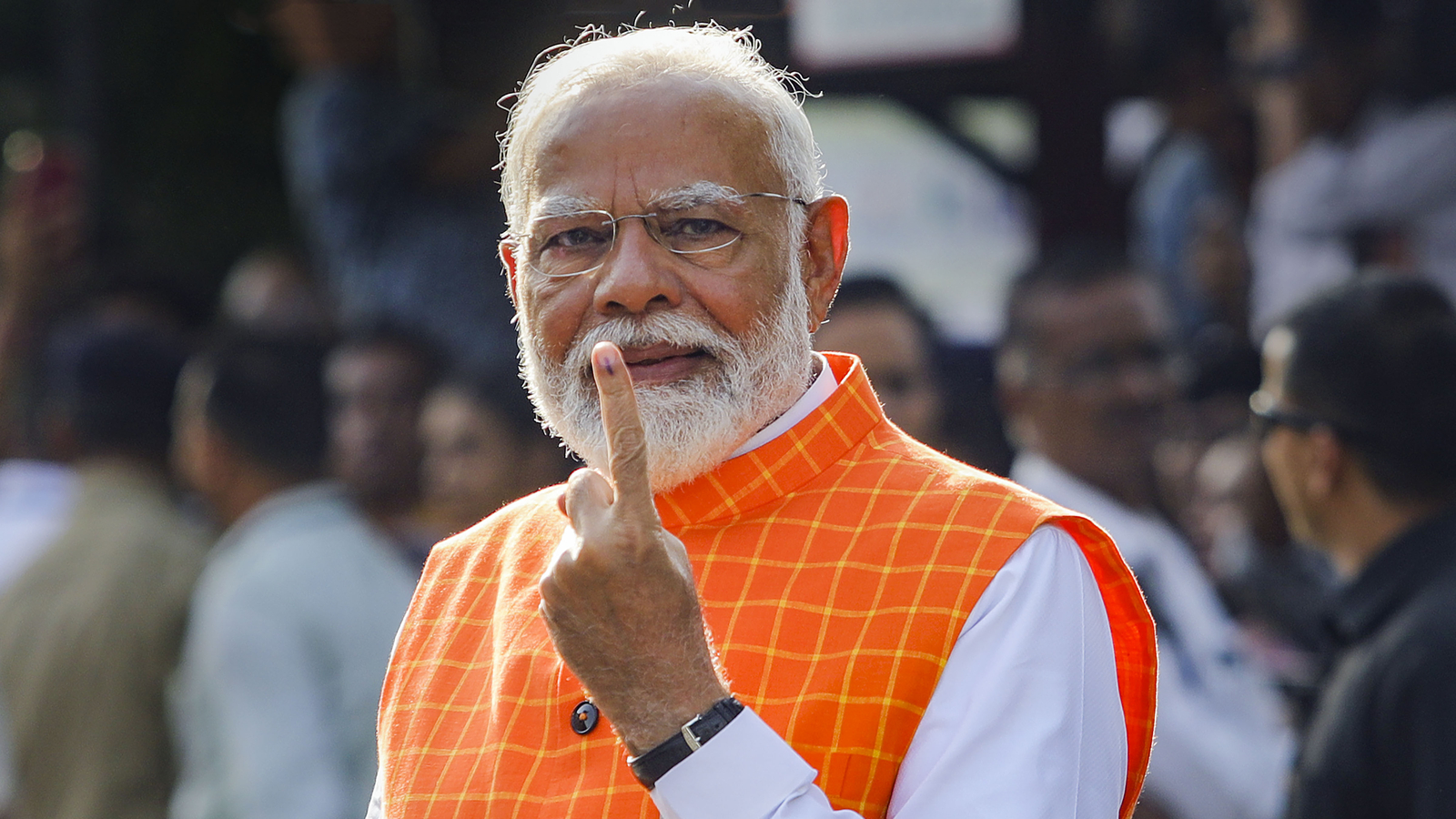Watch: PM Narendra Modi casts his vote at Ahmedabad school, urges voters to exercise 'matdaan' | Latest News India - Vimarsana News