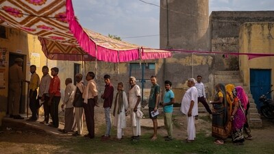 People stand in queue to vote for third phase of Lok Sabha election in Agra, Uttar Pradesh. (AP) People stand in queue to vote for third phase of Lok Sabha election in Agra, Uttar Pradesh. (AP)