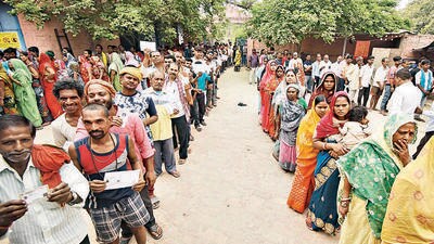 At a polling booth in Khagaria on Tuesday. (HT photo) At a polling booth in Khagaria on Tuesday. (HT photo)