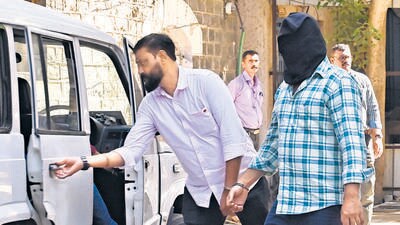 Mohammed Rafik Sardar Choudhari, 37, the fifth person to be arrested in connection with the firing incident at Salman Khan’s Bandra Bandstand apartment, was produced at the session’s court in Mumbai on Tuesday. He was remanded in police custody till May 13. (Anshuman Poyrekar/ Hindustan Times) Mohammed Rafik Sardar Choudhari, 37, the fifth person to be arrested in connection with the firing incident at Salman Khan’s Bandra Bandstand apartment, was produced at the session’s court in Mumbai on Tuesday. He was remanded in police custody till May 13. (Anshuman Poyrekar/ Hindustan Times)