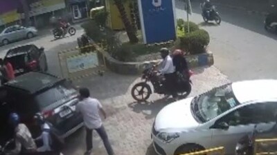 The police claimed that AAP MLA Amanatullah Khan reached the petrol pump later. The police claimed that AAP MLA Amanatullah Khan reached the petrol pump later.
