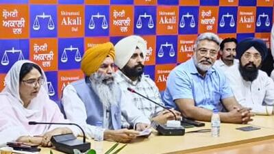 SAD Chandigarh unit leaders, including SAD chief spokesman Arshdeep Singh Kler, Karnail Singh Peermohammad and Harjit Singh Bhullar, addressing the media on Tuesday. (HT Photo) SAD Chandigarh unit leaders, including SAD chief spokesman Arshdeep Singh Kler, Karnail Singh Peermohammad and Harjit Singh Bhullar, addressing the media on Tuesday. (HT Photo)