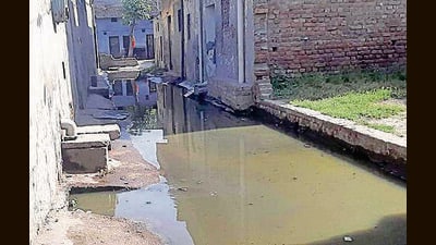 Sewage overflow coming out on a street of Dhandari Khurd area in Ludhiana on Tuesday. (HT photo) Sewage overflow coming out on a street of Dhandari Khurd area in Ludhiana on Tuesday. (HT photo)