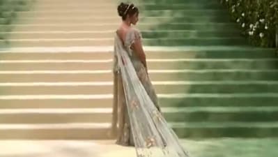 Styled by Anaita Shroff Adjania, the Sabyasachi saree features a 23-foot-long embroidered train. Styled by Anaita Shroff Adjania, the Sabyasachi saree features a 23-foot-long embroidered train.
