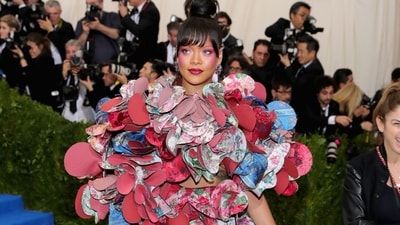 Rihanna arrived on the 2017 Met Gala red carpet in a runway look from Rei Kawakubo's Comme des Garçon fashion collection. (Getty images) Rihanna arrived on the 2017 Met Gala red carpet in a runway look from Rei Kawakubo's Comme des Garçon fashion collection. (Getty images)